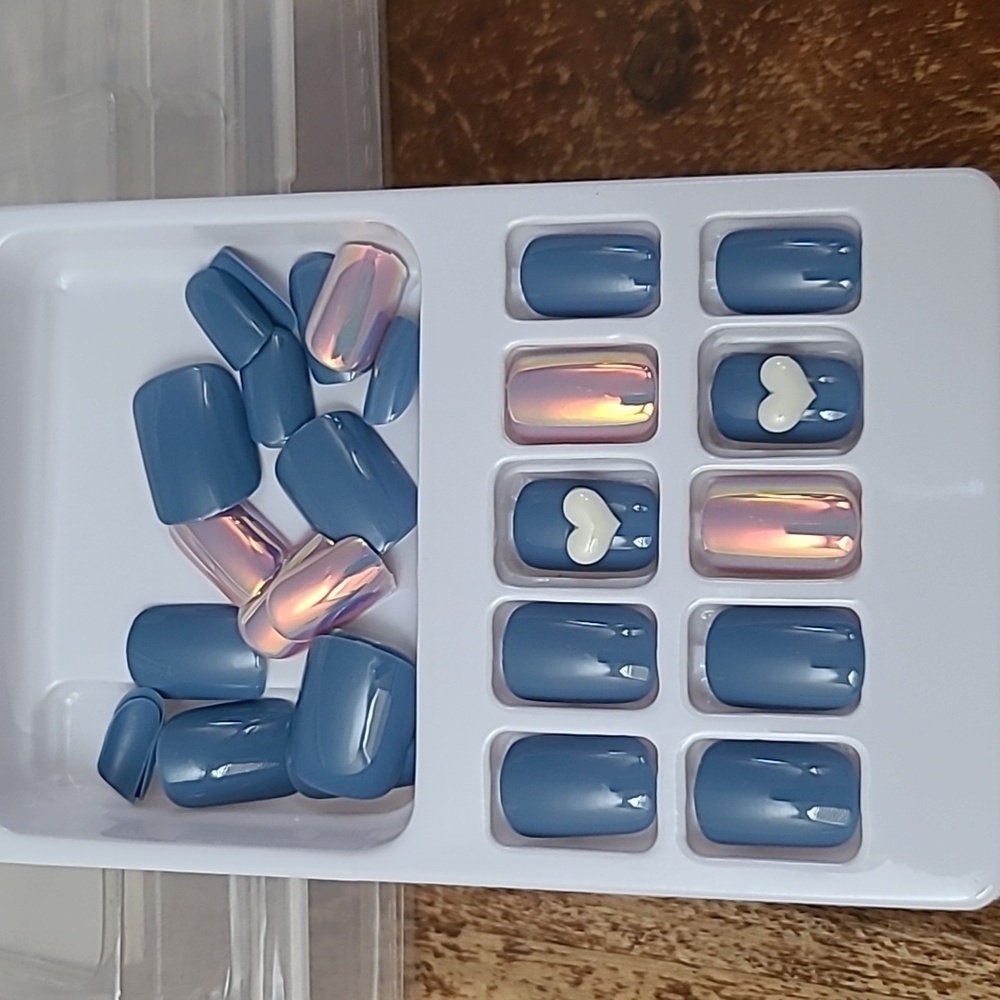 3D Hearts & Iridescent Press On Nails